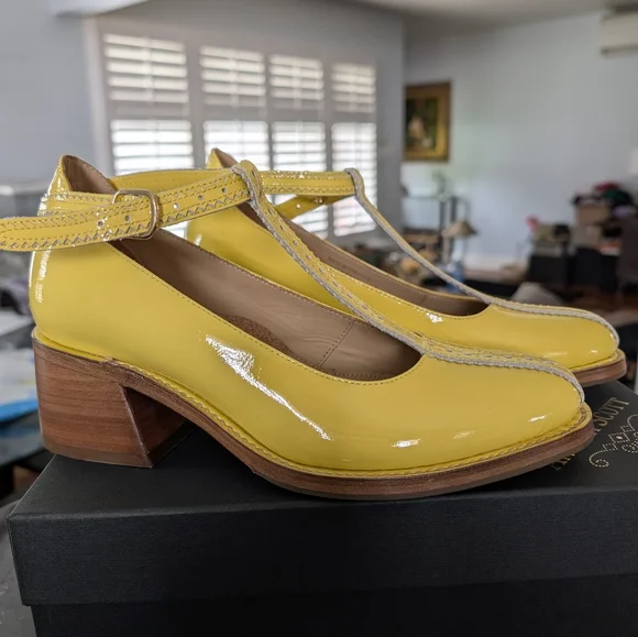 NWOT Yellow T-Strap The Office Of Angela Scott Heels Dustbag Included No Box - Picture 4 of 10